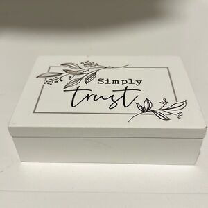 CUTE HOBBY LOBBY TABLE DECOR SMALL BOX. ABOUT 4.75”x3.5”